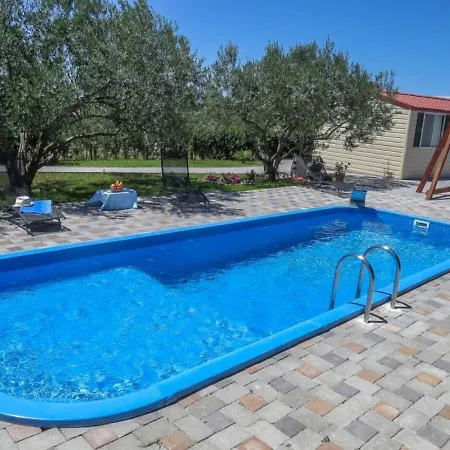 아파트 Captivating In Pako Tane With Swimming Pool *