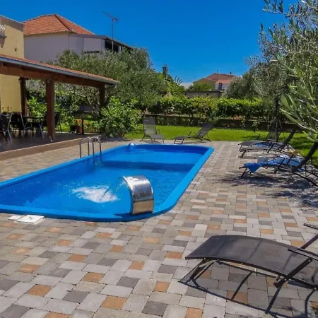 Captivating In Pako Tane With Swimming Pool 아파트