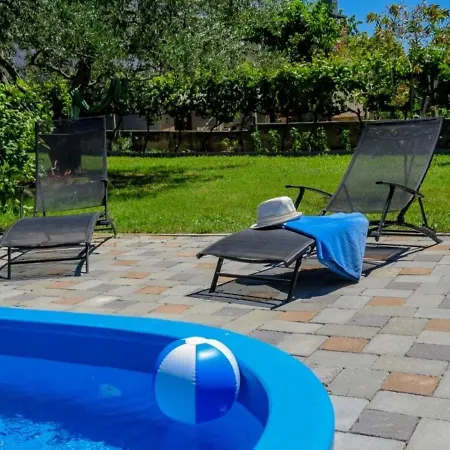 Captivating In Pako Tane With Swimming Pool 아파트 파코스탄