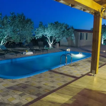 Captivating In Pako Tane With Swimming Pool 아파트 *
